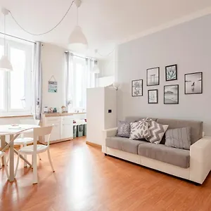 Mazzini 12, Elegant With Free Private Garage 800 M, Air Conditioning, Wi-fi, Just 100 M From The Public Apartment
